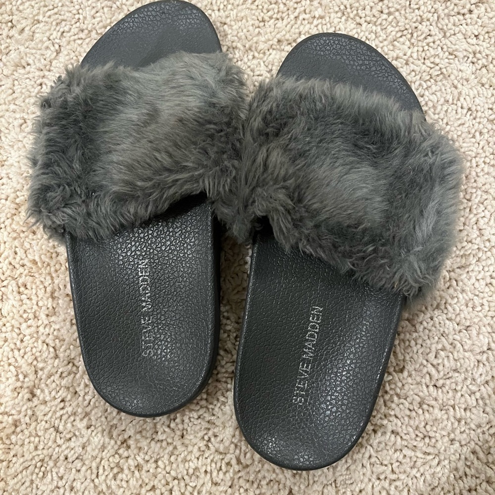 Kids Steve Madden slippers